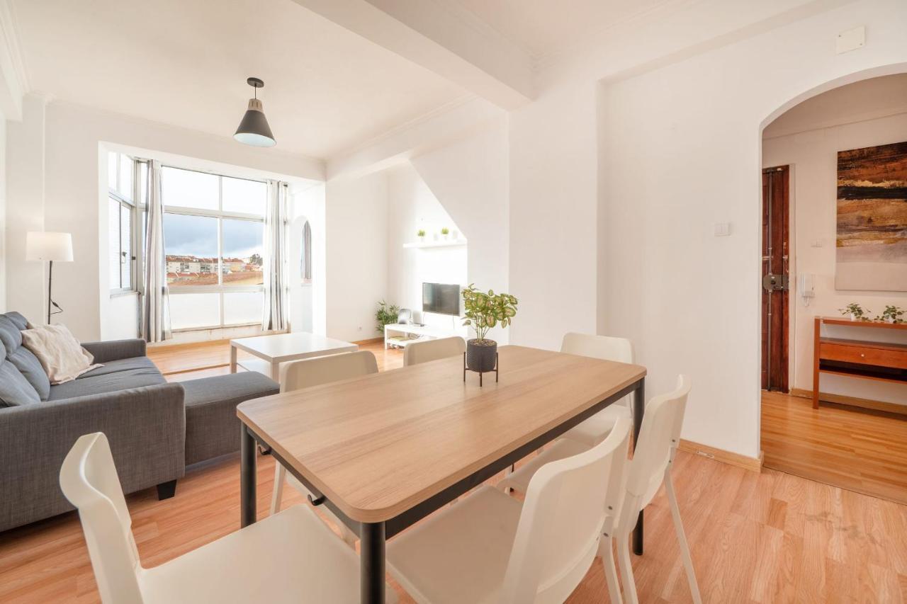 Guestready - Bright Flat Near Rio De Mouro Station Apartment Lisbon
