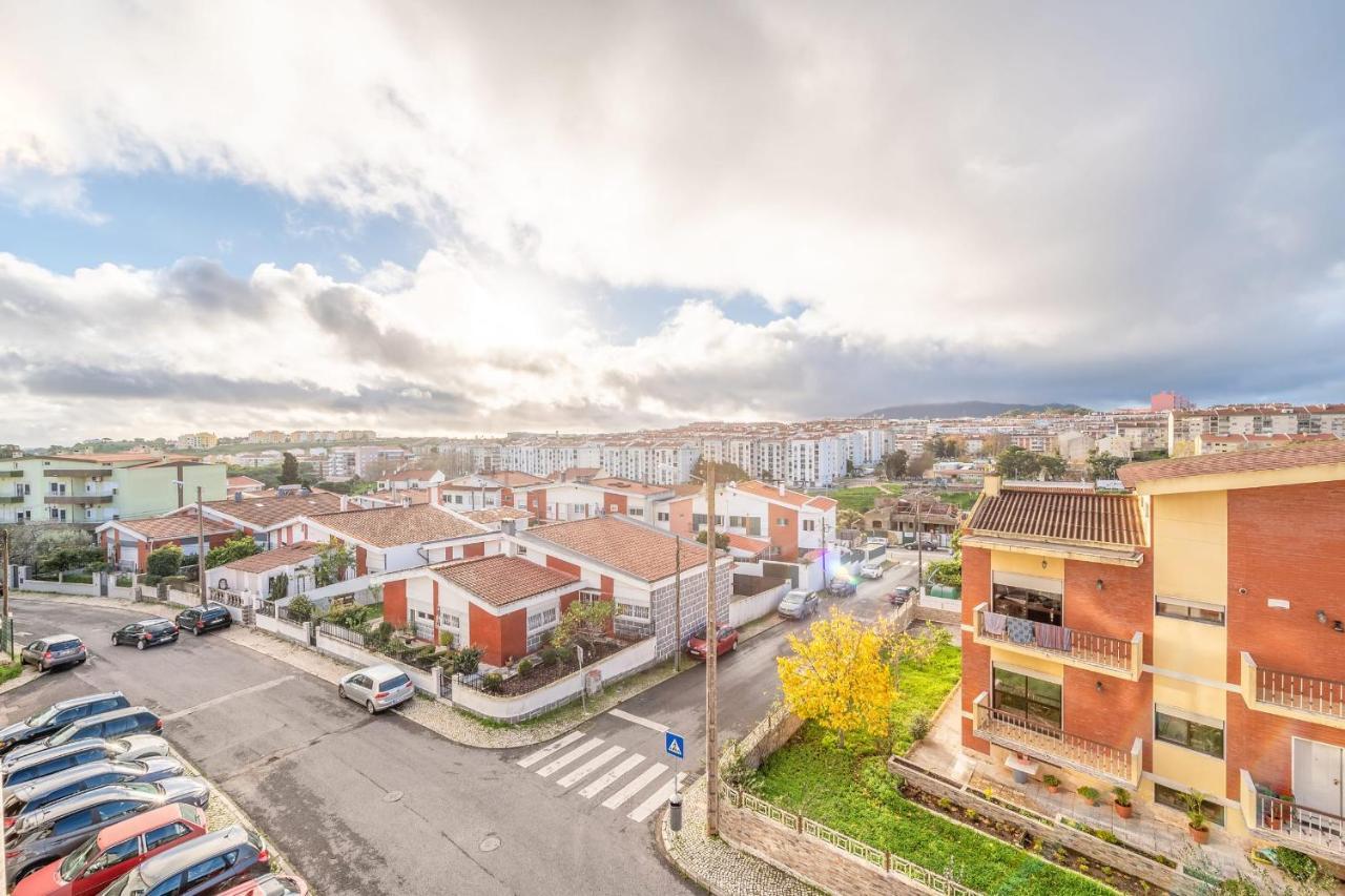 Guestready - Bright Flat Near Rio De Mouro Station Lisbon