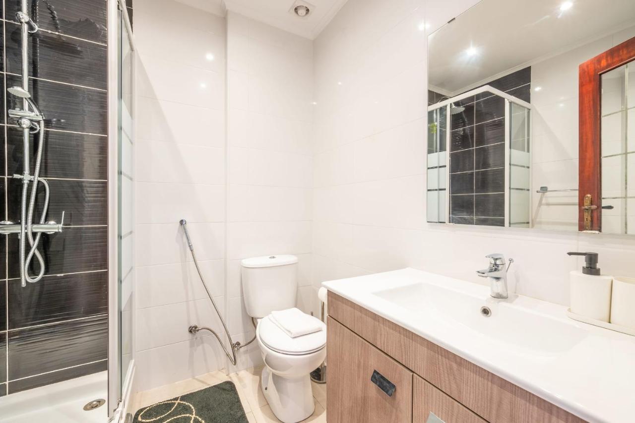 Guestready - Bright Flat Near Rio De Mouro Station * Lisboa